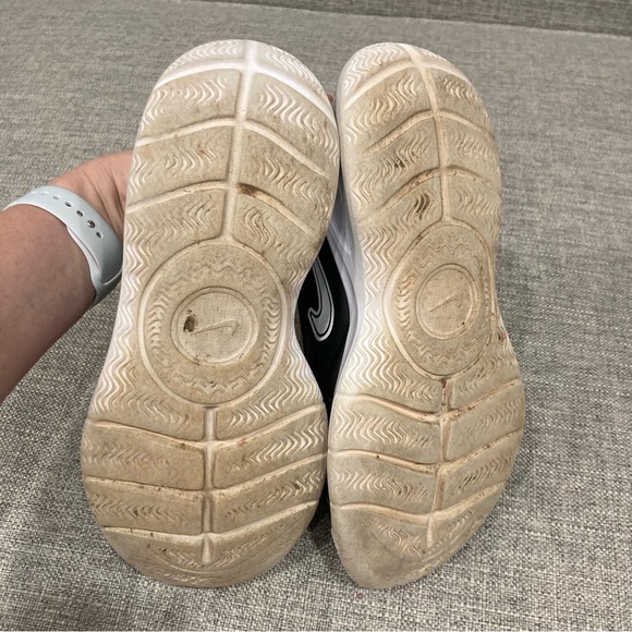 Nike Black and White Slip-On Sneakers 7Y - Picture 3 of 4